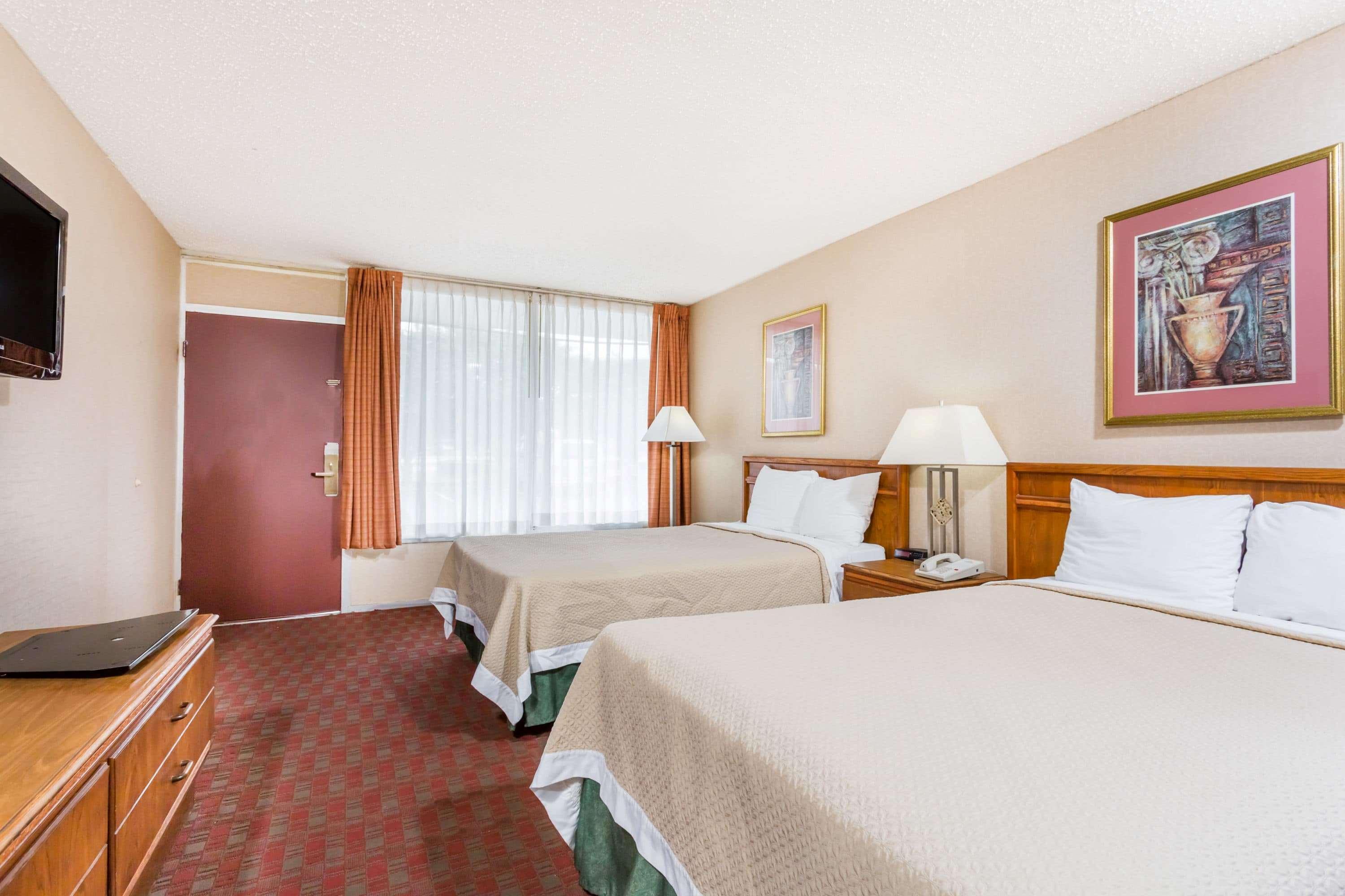 Days Inn By Wyndham Голдсборо Экстерьер фото